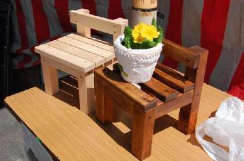 しっくい鉢植え＆飾り椅子.jpg